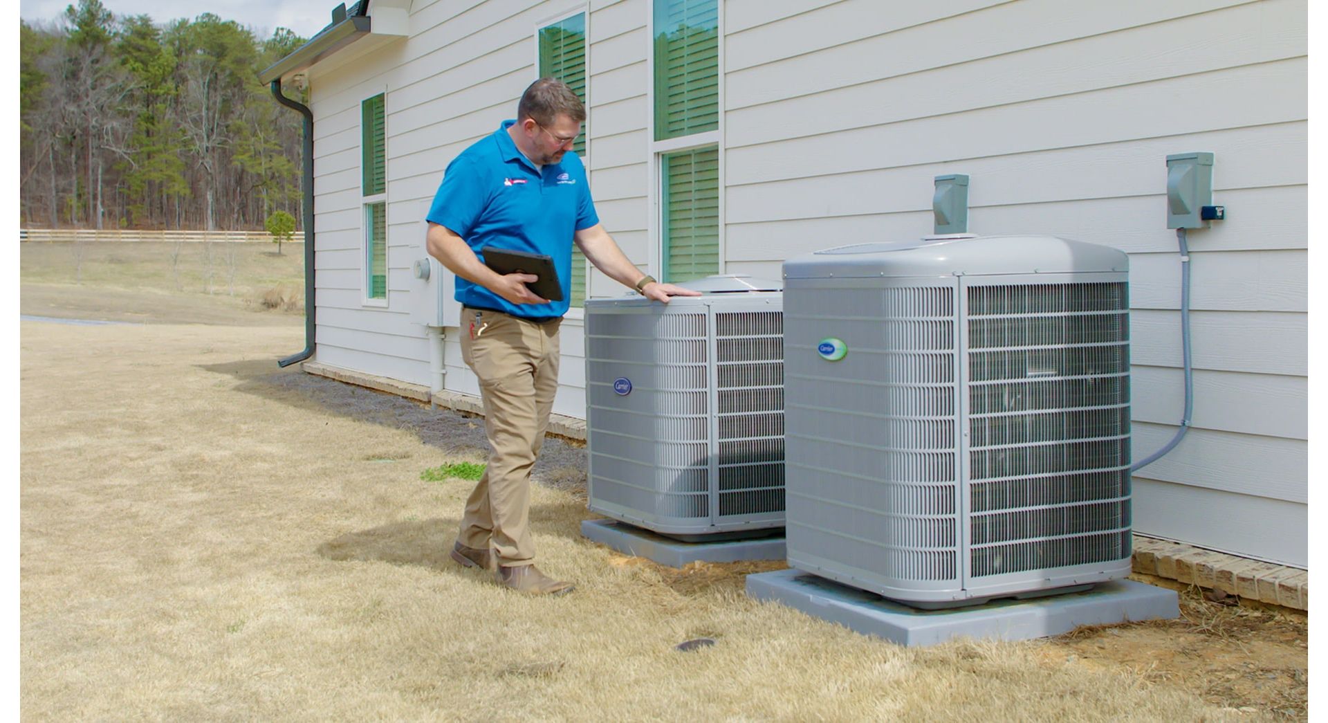 Professional HVAC Technician from Ragsdale Inpsecting Outdoor Units