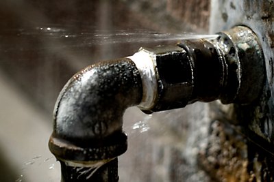cast iron pipe leaking