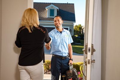 Plumber from Plumbing Today arriving at a home in Longwood, FL