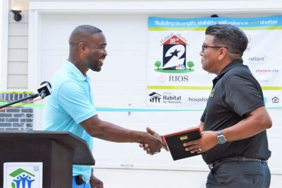 Tony Patito Receiving Thank You from KPRC Anchor Keith Garvin