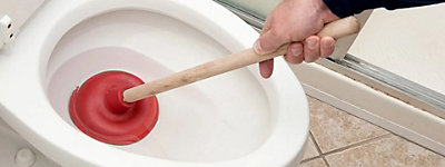 How to use a toilet plunger