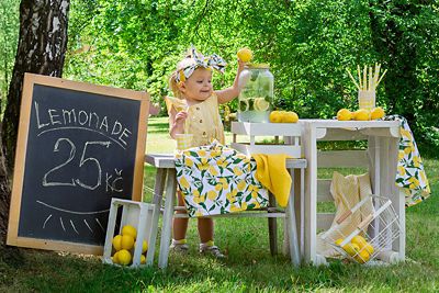 Toddler at lemonade selling freshly made lemoade with filtered water