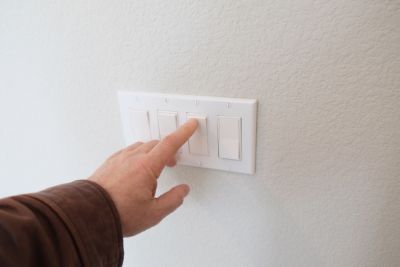 Homeowner trying to turn off a light at the switch but it will not turn off. 