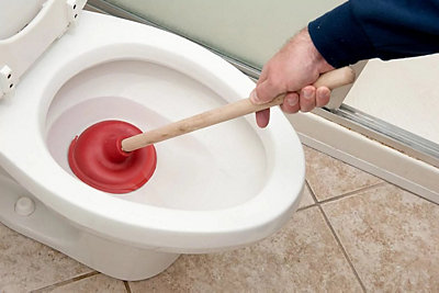 How to Plunge Toilets Correctly