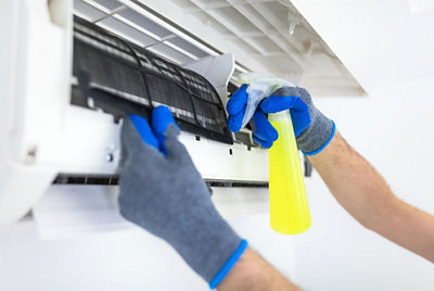 Cleaning and sanitizing air duct