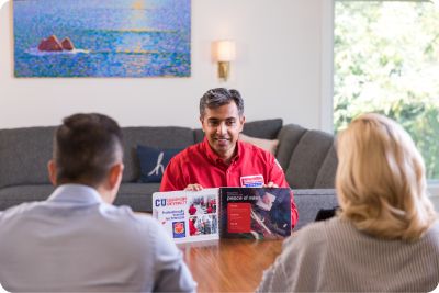 Tech showing clients