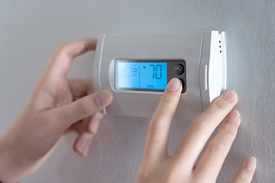 Hand Adjusting Thermostat 70 Degrees