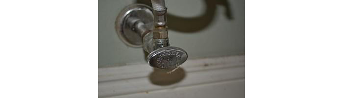 Toilet water supply valve