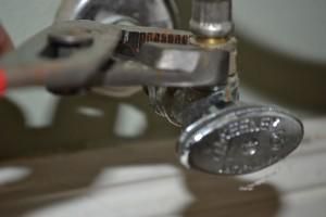 Toilet water supply valve