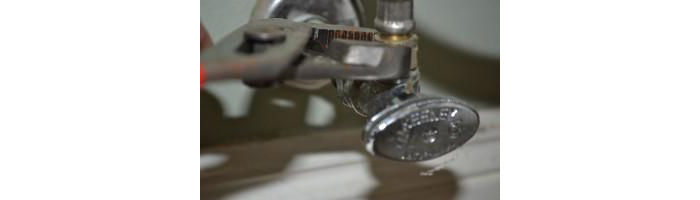 Toilet water supply valve