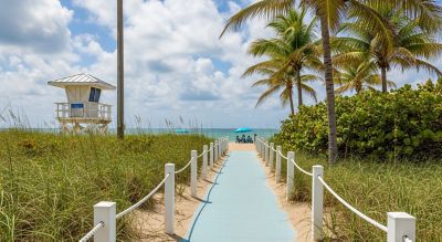 walkway to Pompano Beach